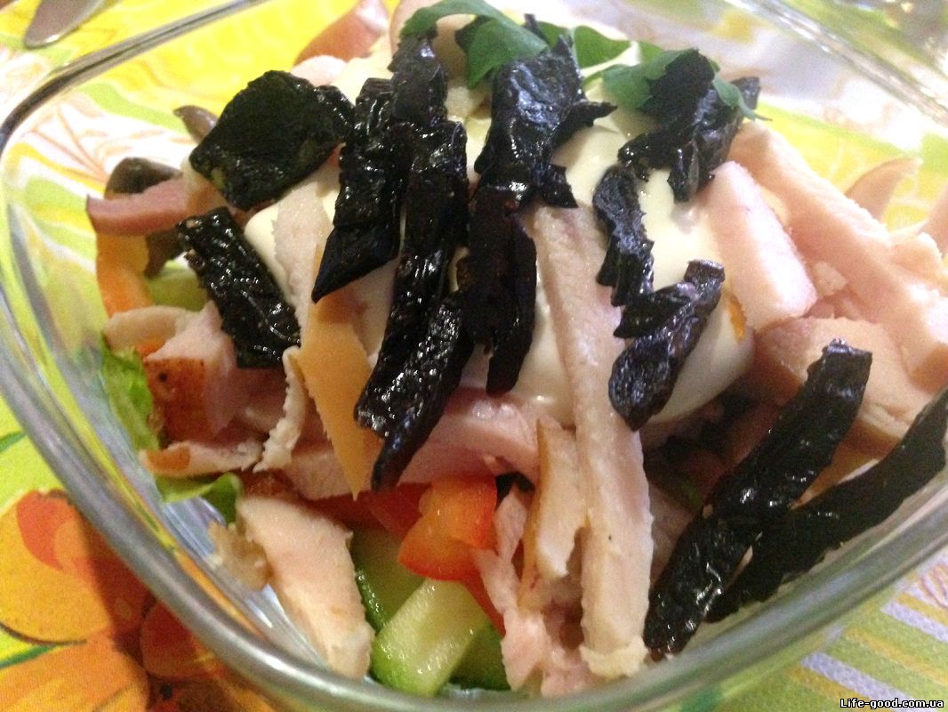 Салат с балыком и черносливом